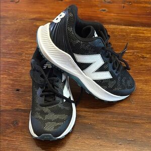 New Balance Unisex-Child FuelCell V7 Youth Turf-Trainer Baseball Shoe